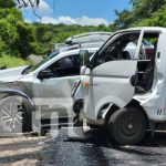 Un trágico accidente de tránsito ocurrió este lunes en la carretera a Xiloá, donde se vio involucrado una camioneta Hilux y un camioncito