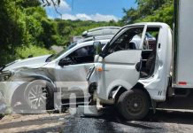 Un trágico accidente de tránsito ocurrió este lunes en la carretera a Xiloá, donde se vio involucrado una camioneta Hilux y un camioncito