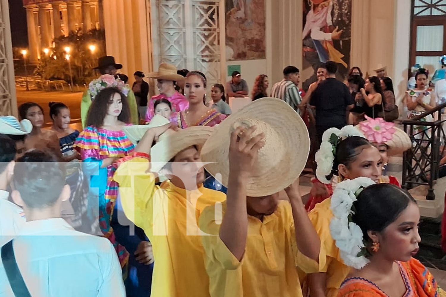 Foto: Candidatas a Reinas Nicaragua forman parte de la pasarela en honor al Día Nacional del Huipil/TN8