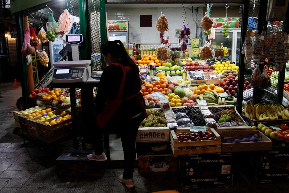 Foto: El costo de la canasta básica en Argentina subió a 988 dólares en agosto