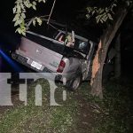 Foto: Camioneta pierde el control y choca contra un árbol en Chontales, sin heridos graves/TN8