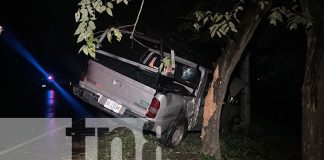 Foto: Camioneta pierde el control y choca contra un árbol en Chontales, sin heridos graves/TN8