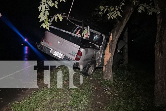 Foto: Camioneta pierde el control y choca contra un árbol en Chontales, sin heridos graves/TN8