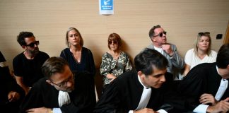 Foto: Comienza juicio en Francia contra jubilado acusado de drogar a su esposa para que fuera violada