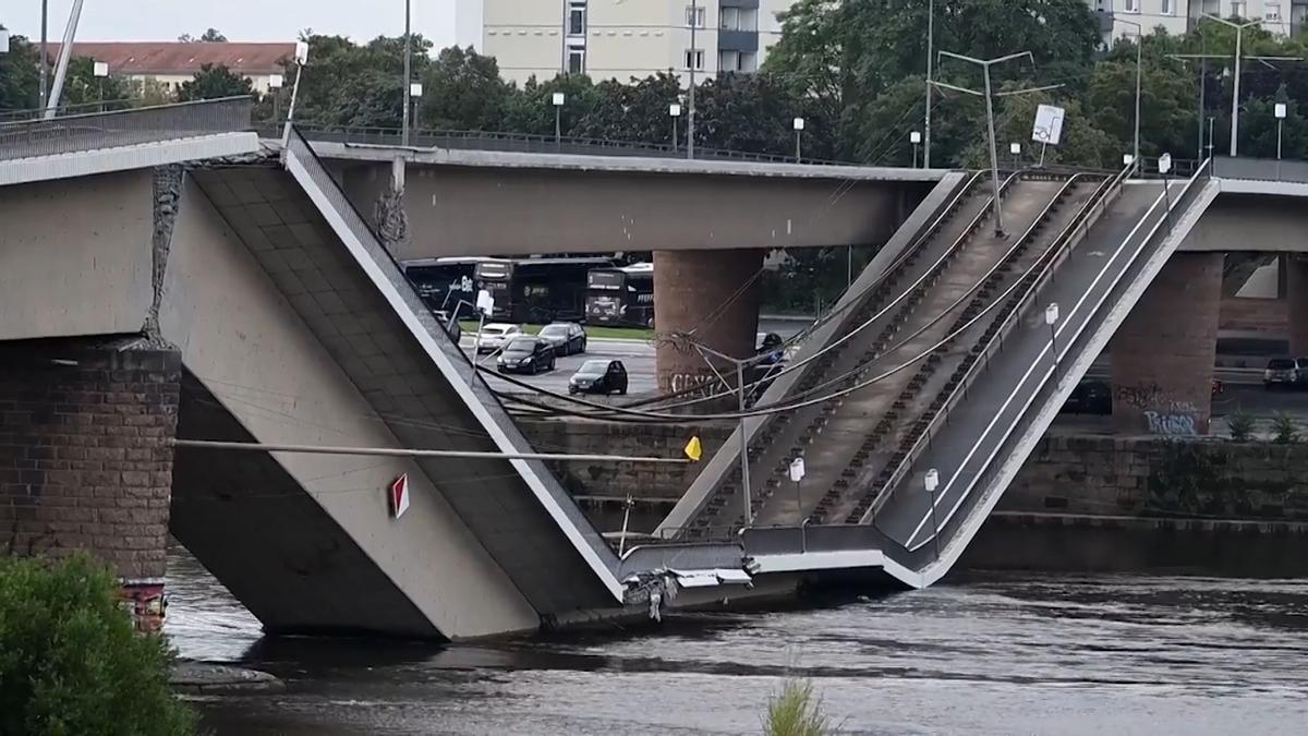 Foto: Puente histórico de Dresde cae al río Elba