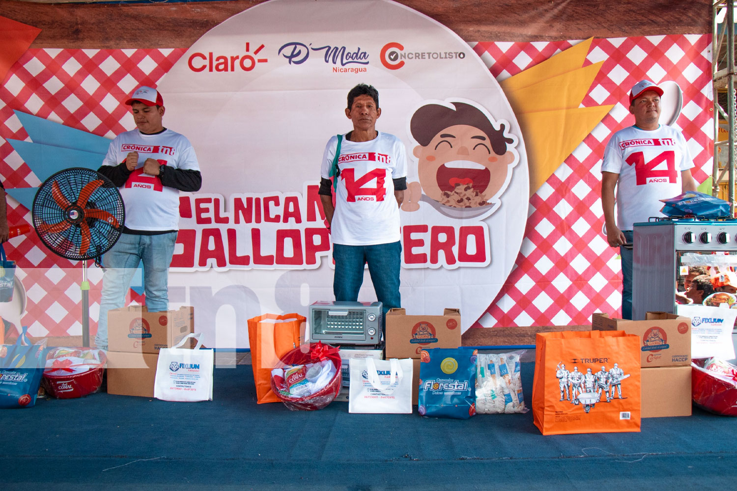 Foto: Felices ganadores en el Mercado Mayoreo /TN8