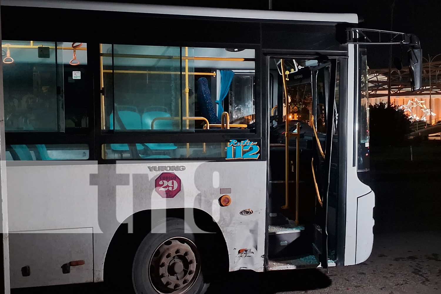 Foto: Violento choque entre bus y camioneta; el tráfico colapsa y todos salen ilesos en Managua/TN8