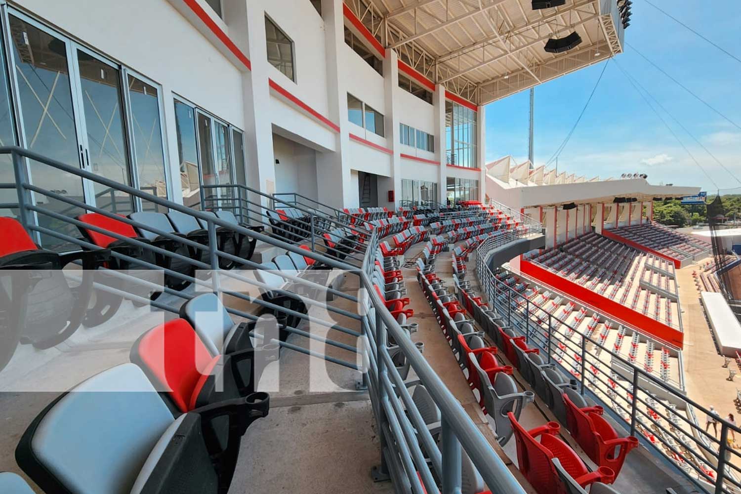 Foto: Fanáticos listos para estrenar el moderno Estadio Rigoberto López Pérez en León/ TN8