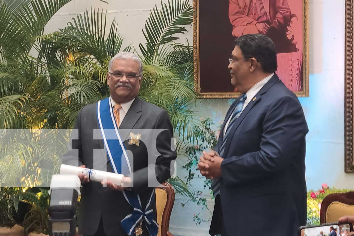 Foto: Embajador de Panamá recibe la Orden José de Marcoleta en grado de Gran Cruz/TN8