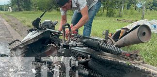 Foto: Motocicleta agarró fuego sobre la carretera que conduce hacia La Libertad, Juigalpa/ TN8