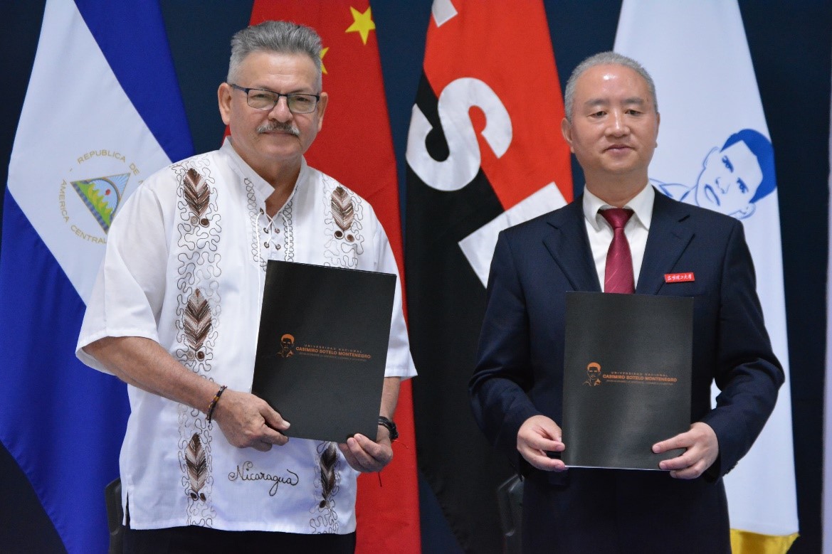 Foto: Cooperación entre universidades Casimiro Sotelo y Ciencia y Tecnología de Kunming, China