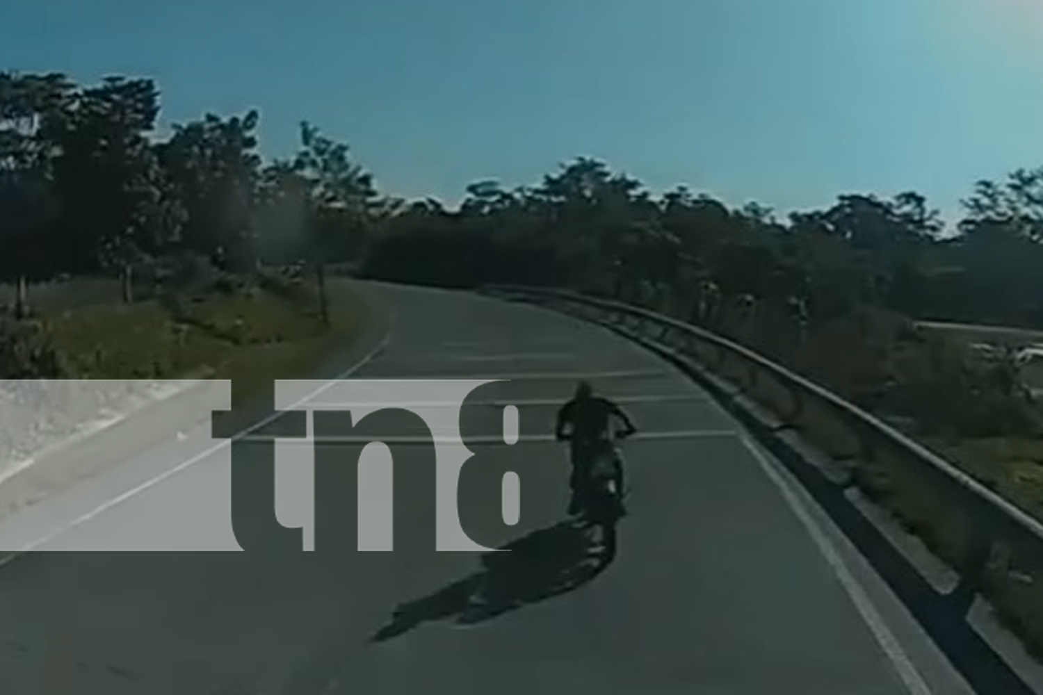 Foto: Hombre se estrelló contra un camión en marcha que se dirigía a Riscos de Oro, en el Caribe Norte/TN8