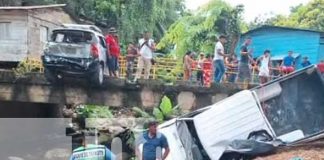 Foto: Fuerte accidente de tránsito entre una camioneta y un taxi en Bluefields/TN8