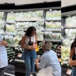 Foto: Extranjero le pide matrimonio a su novia en pleno supermercado /Cortesía