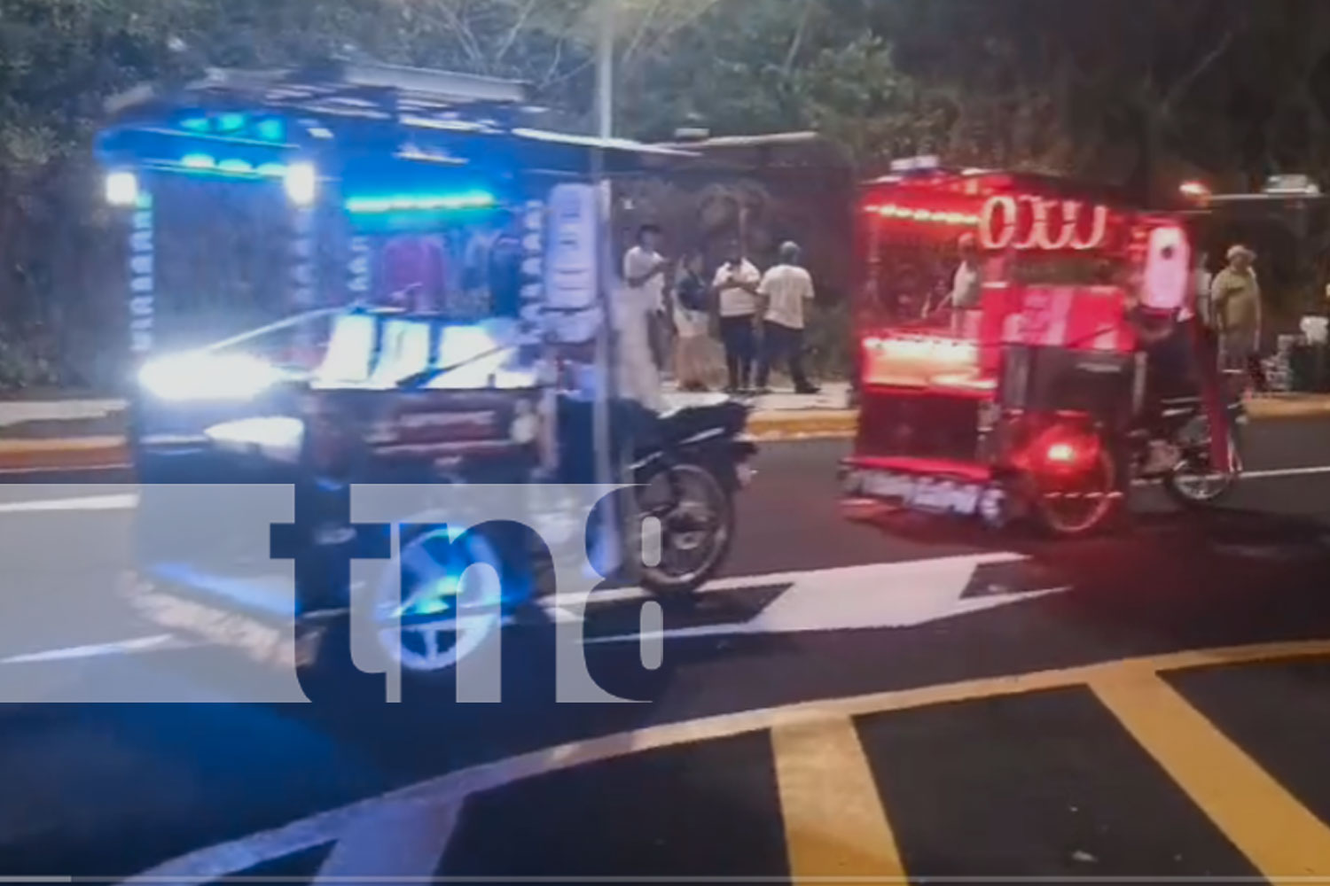 Foto: Familias participan de una exhibición de autos y motocicletas modificadas en Managua/TN8