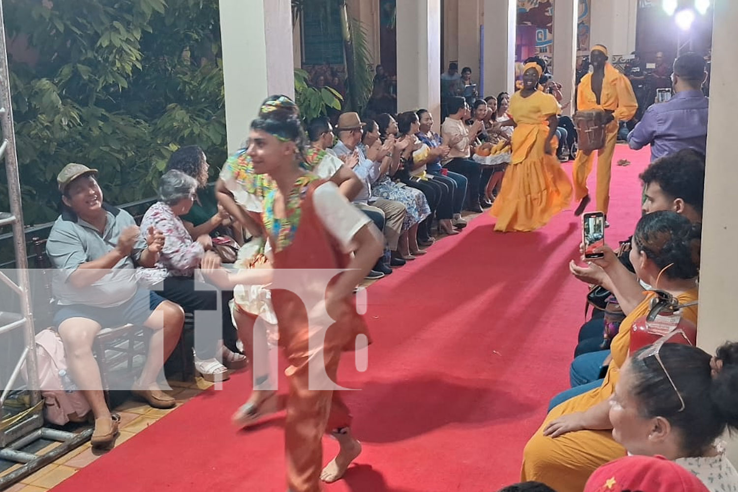 Foto: Candidatas a Reinas Nicaragua forman parte de la pasarela en honor al Día Nacional del Huipil/TN8