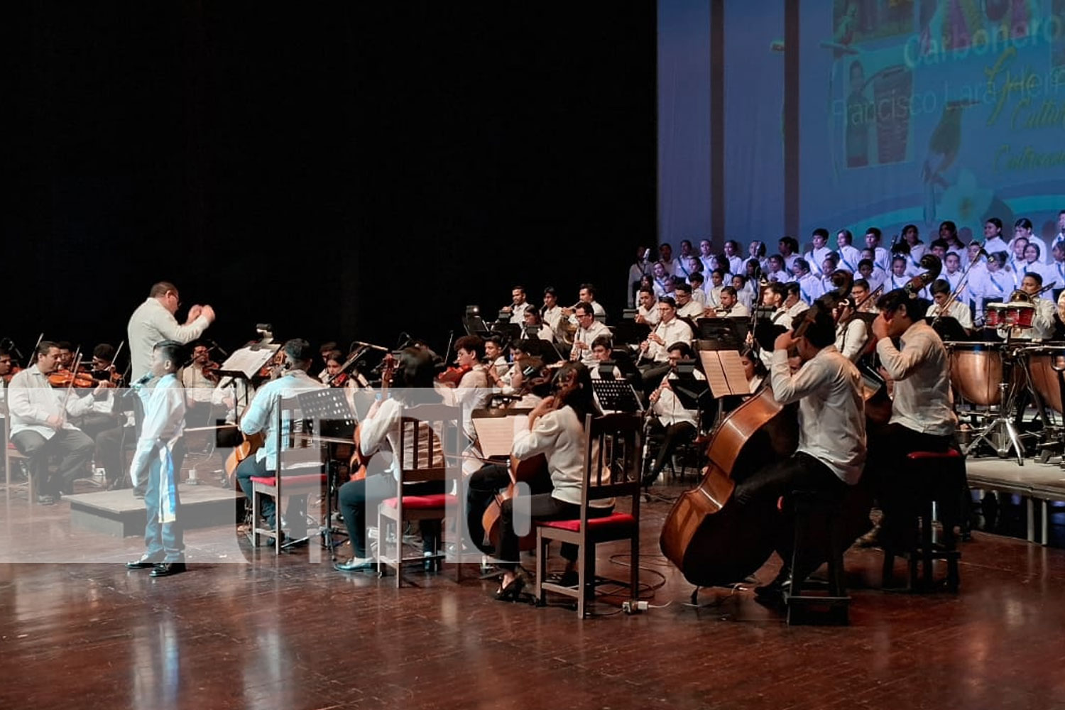 Estudiantes homenajean a los héroes patrios en una emotiva cantata en Managua