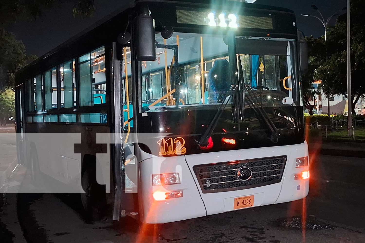 Foto: Violento choque entre bus y camioneta; el tráfico colapsa y todos salen ilesos en Managua/TN8