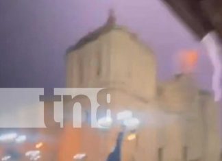 Foto: La Basílica Catedral de León sufre el impacto de un rayo, monumento clave de Nicaragua / TN8