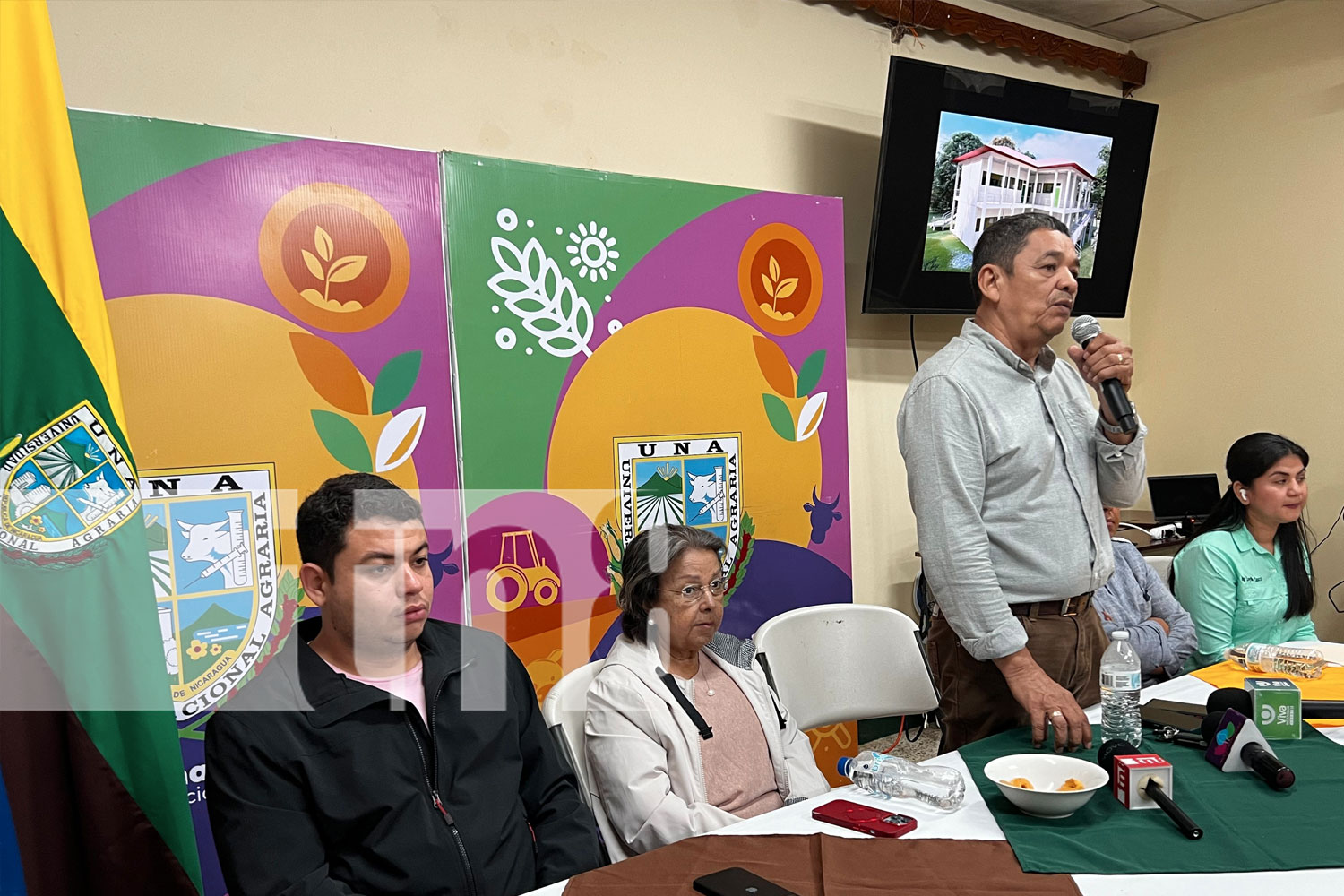 Foto: Estudiantes de la UNA celebran construcción de nuevas aulas en Juigalpa