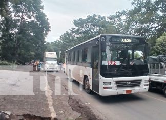 Foto: Joven universitario fallece al pasarle las llanas de un bus en carretera a Xiloá/ TN8