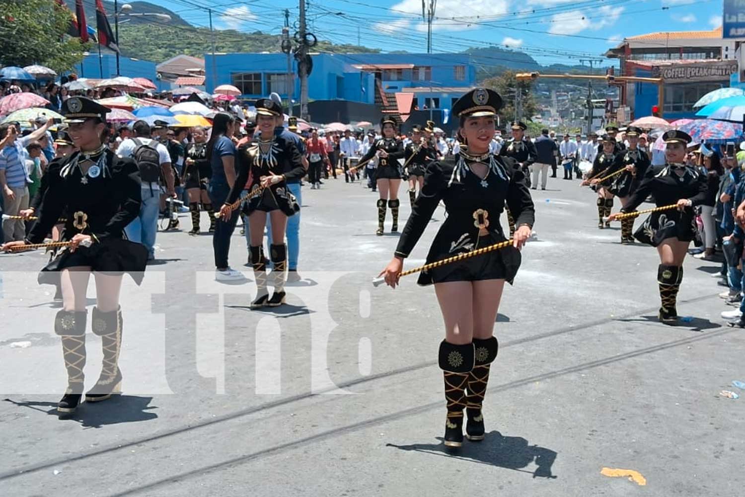 Foto: Centenares de estudiantes participaron en un gran desfile patrio/TN8