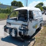 Foto: ciudadano conducía un microbús blanco con destino a Ciudad Sandino provoca accidente de tránsito/TN8