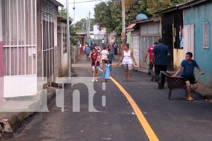 Foto: Alma entrega calles con revestimiento asfáltico en Villa Israel/ TN8