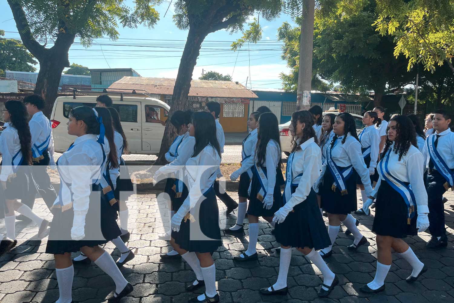 Foto: Centenares de estudiantes participaron en un gran desfile patrio/TN8