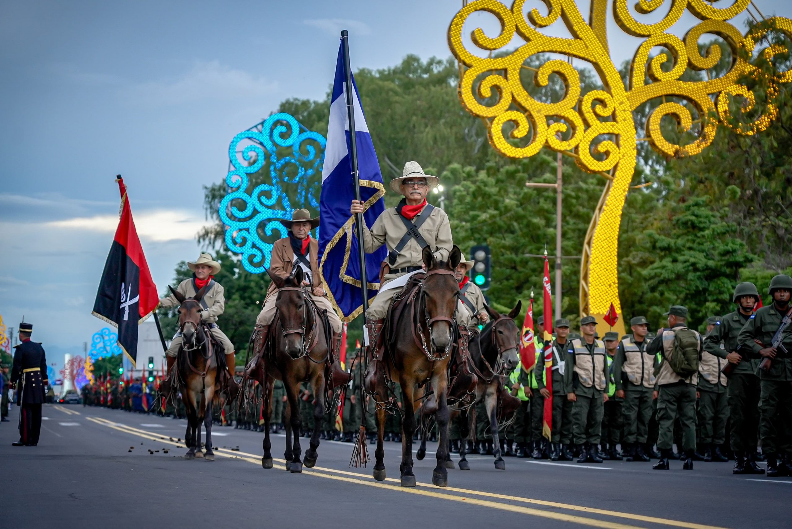 Foto: Presidente Daniel Ortega encabeza el Desfile Militar por el 45 aniversario del Ejército de Nicaragua / TN8