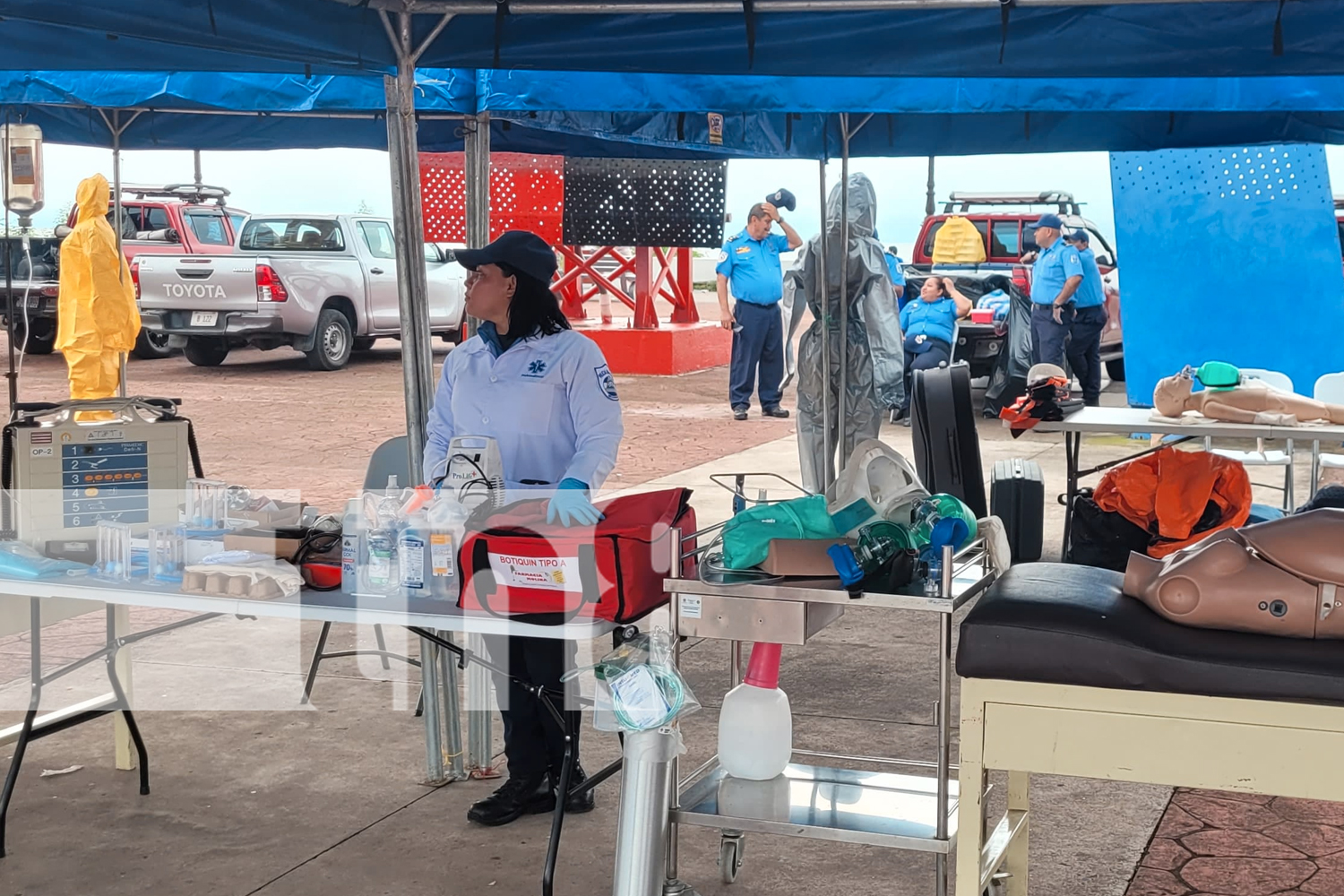 Foto: Grandiosa exhibición de los Bomberos Unidos en el Paseo de los Estudiantes, con camiones y trajes de emergencia/TN8