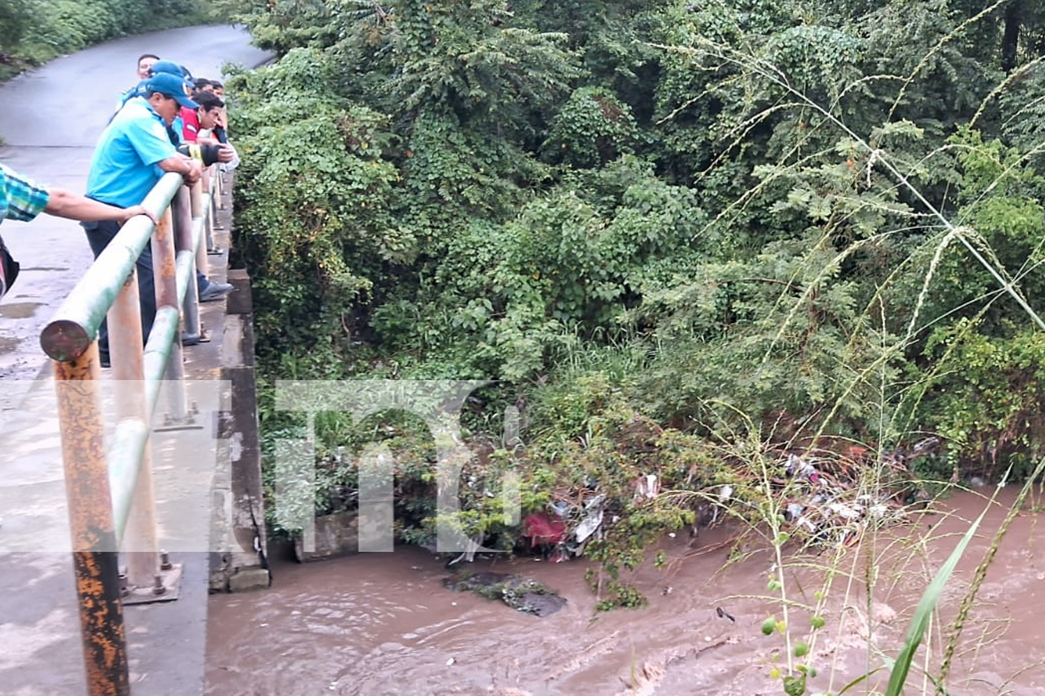 Foto: Una persona que estaba siendo arrastrada por el río Grande de Matagalpa/TN8