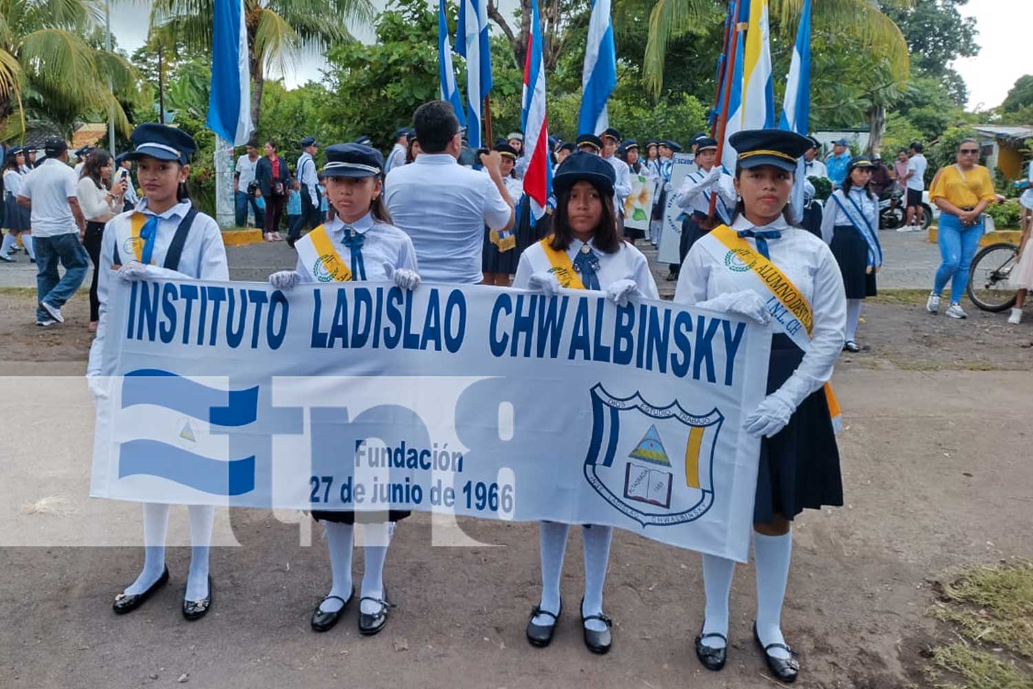 Foto: Centenares de estudiantes participaron en un gran desfile patrio/TN8