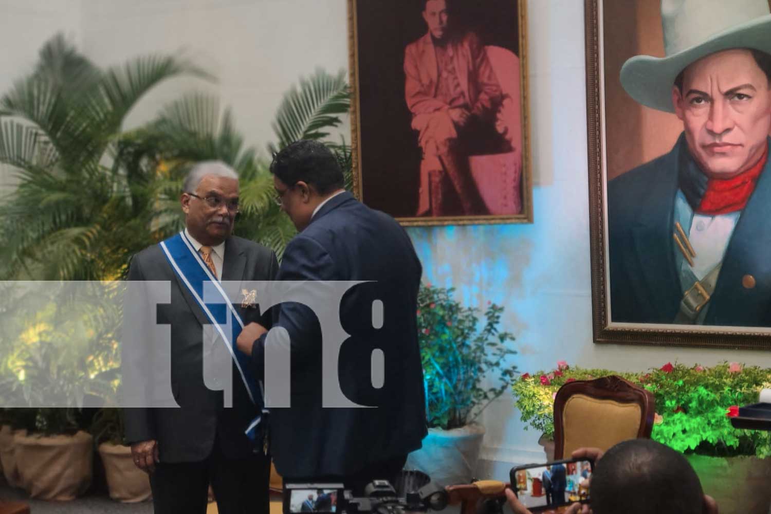 Foto: Embajador de Panamá recibe la Orden José de Marcoleta en grado de Gran Cruz/TN8