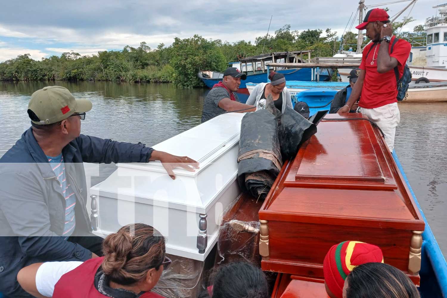 Foto: Fuerza Naval y los comunitarios de Haulover lograron encontrar el cuerpo sin vida de Genson Jorge Torrez/TN8