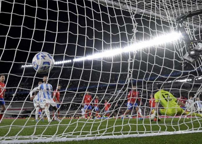 Argentina golea a Chile sin Messi ni Di Maria