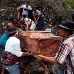 Ritual en Indonesia: sacan cuerpos de tumbas para homenajear a sus ancestros