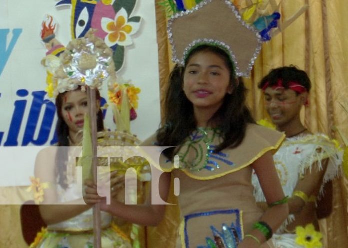 Foto: Pasarela escolar en honor al Día Nacional del Maíz / TN8