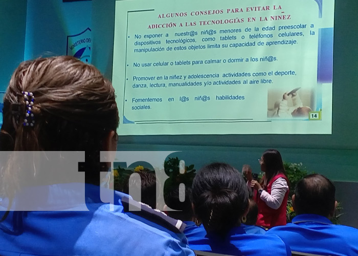 Foto: Capacitación sobre adicciones en la era digital / TN8