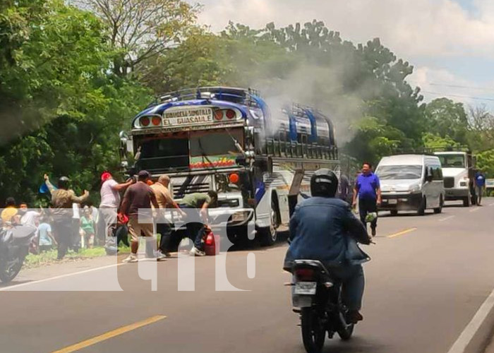 Foto: Bus con fuego en Chinandega / TN8