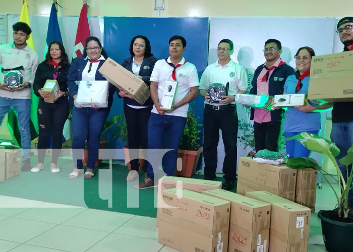 Foto: Equipos tecnológicos para mejorar el aprendizaje en la Universidad Nacional Agraria / TN8