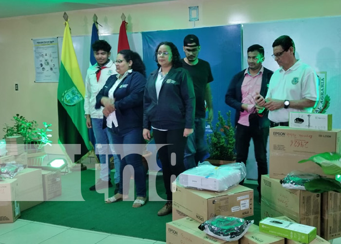 Foto: Equipos tecnológicos para mejorar el aprendizaje en la Universidad Nacional Agraria / TN8