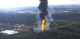 Foto: Incendio en un oleoducto en Houston