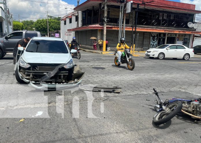 Foto: Choque entre carros y motos en sector de Linda Vista, Managua / TN8