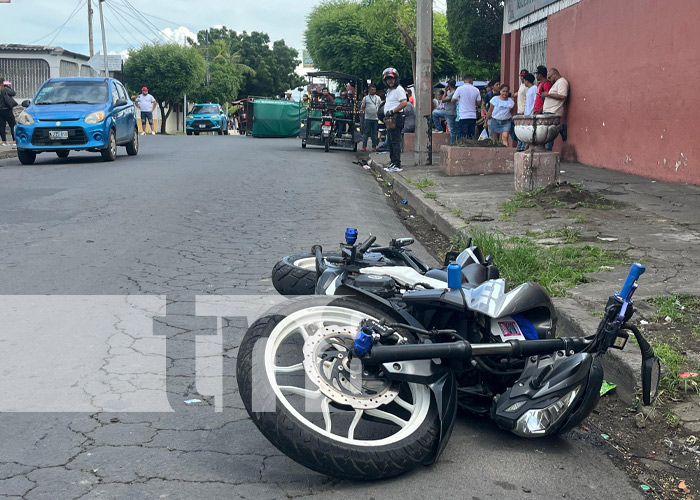 Foto: Choque entre moto y caponera en Managua / TN8