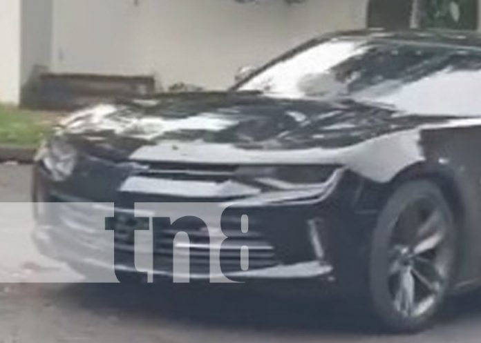 Foto: Carro negro sin placas anda robando en Managua / TN8