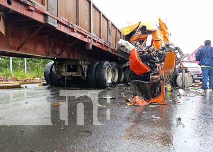 Foto: Fuerte choque de camiones en la Carretera Panamericana Norte / TN8