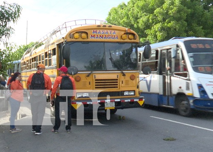 Foto: Choque de bus y microbus en Carretera a Masaya / TN8