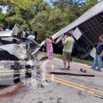 Foto: Fuerte impacto entre furgón y un vehículo en Rivas / TN8