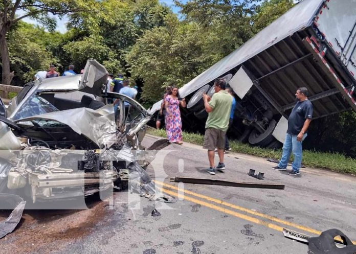 Foto: Fuerte impacto entre furgón y un vehículo en Rivas / TN8